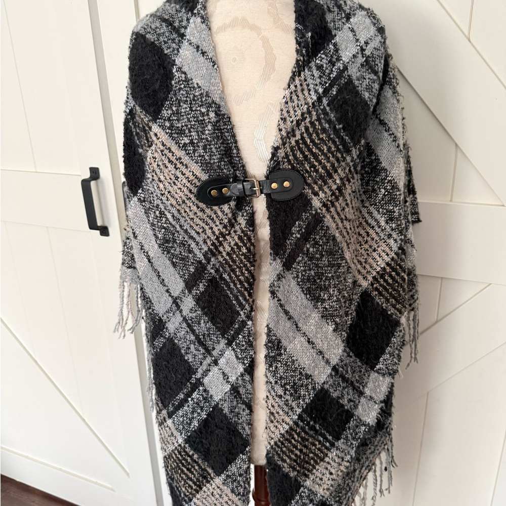 Plaid Women's Cape with Toggle Closure & fringe